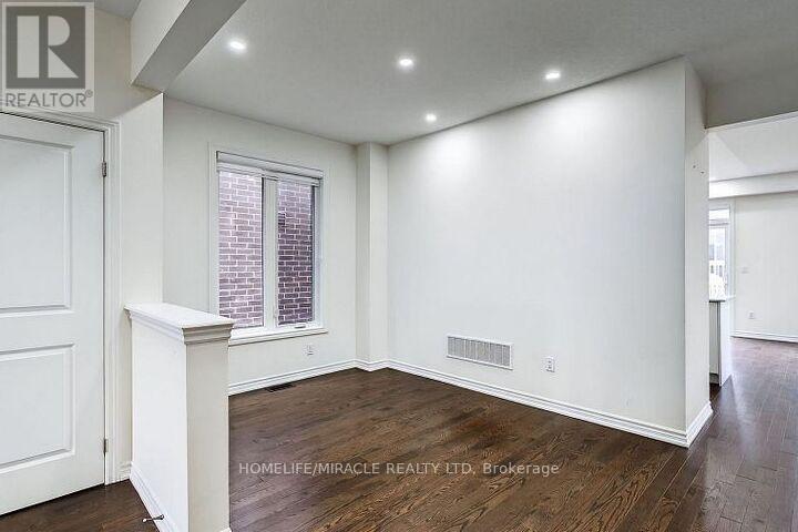 11 Phoenix Boulevard, Barrie, Ontario  L9S 2Z4 - Photo 6 - S12427744