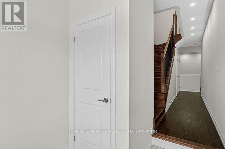 11 Phoenix Boulevard, Barrie, Ontario  L9S 2Z4 - Photo 7 - S12427744