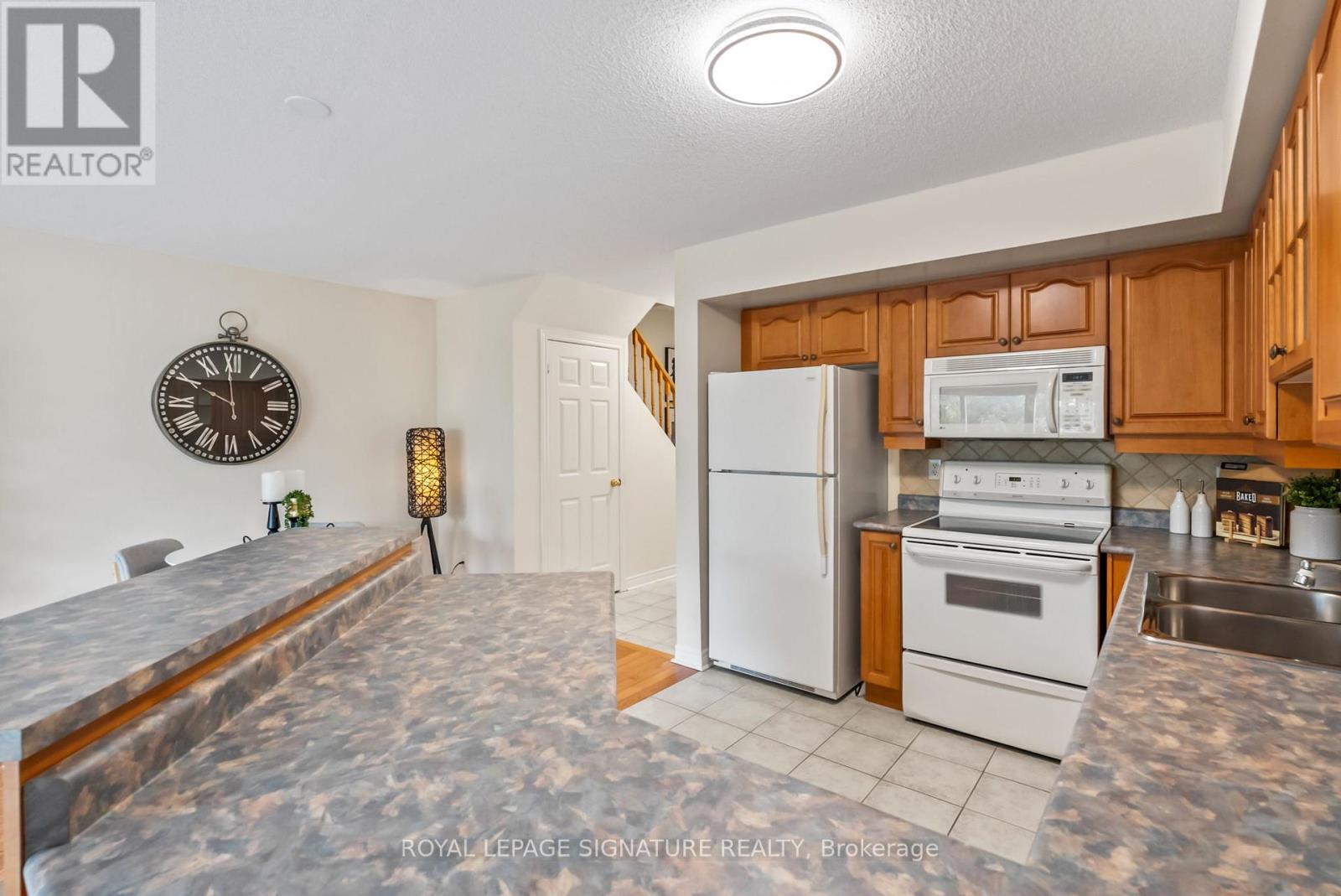 25 - 800 Dundas Street W, Mississauga, Ontario  L5C 4S8 - Photo 10 - W12427738
