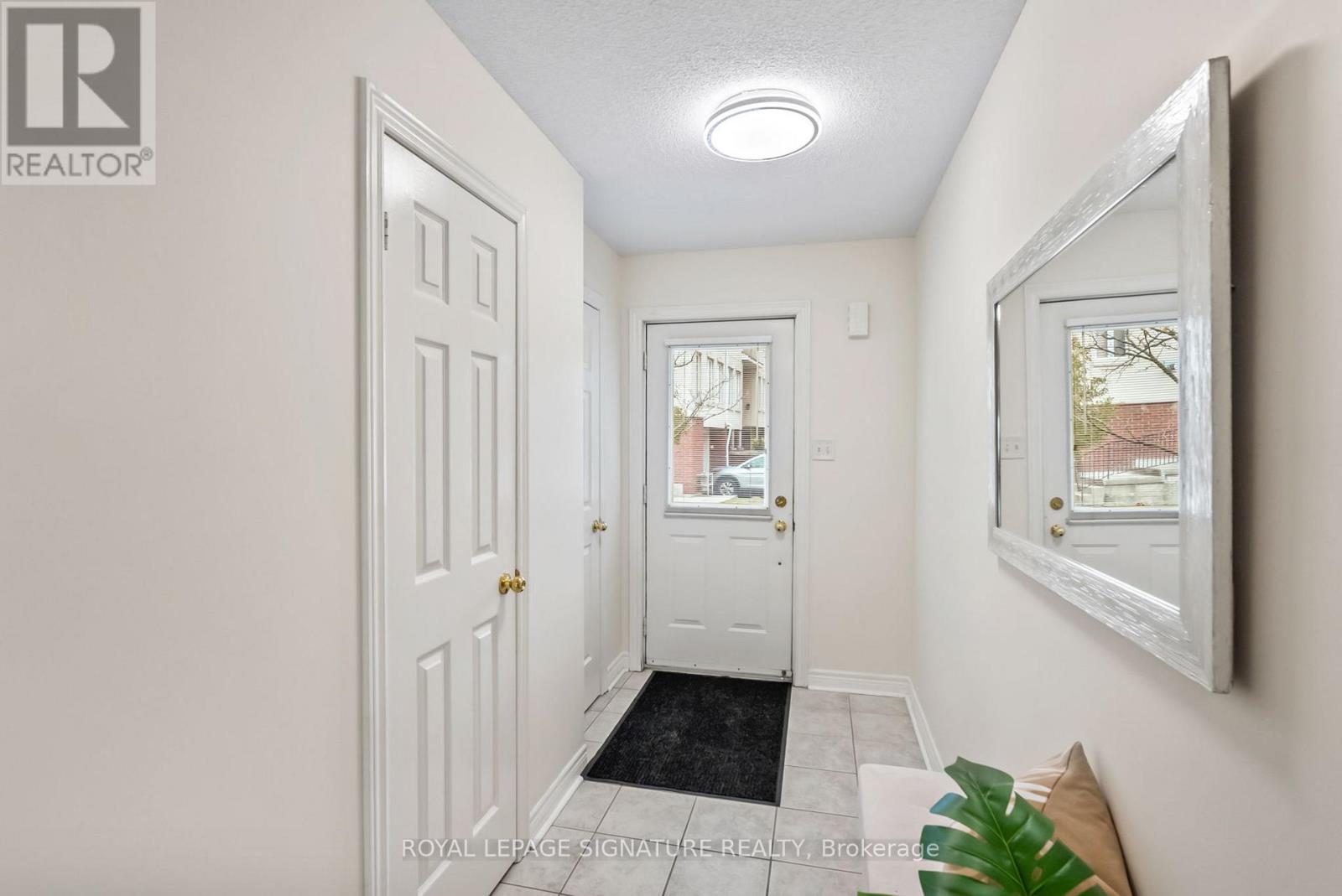 25 - 800 Dundas Street W, Mississauga, Ontario  L5C 4S8 - Photo 3 - W12427738