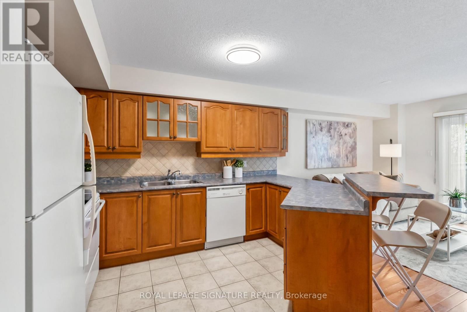 25 - 800 Dundas Street W, Mississauga, Ontario  L5C 4S8 - Photo 7 - W12427738