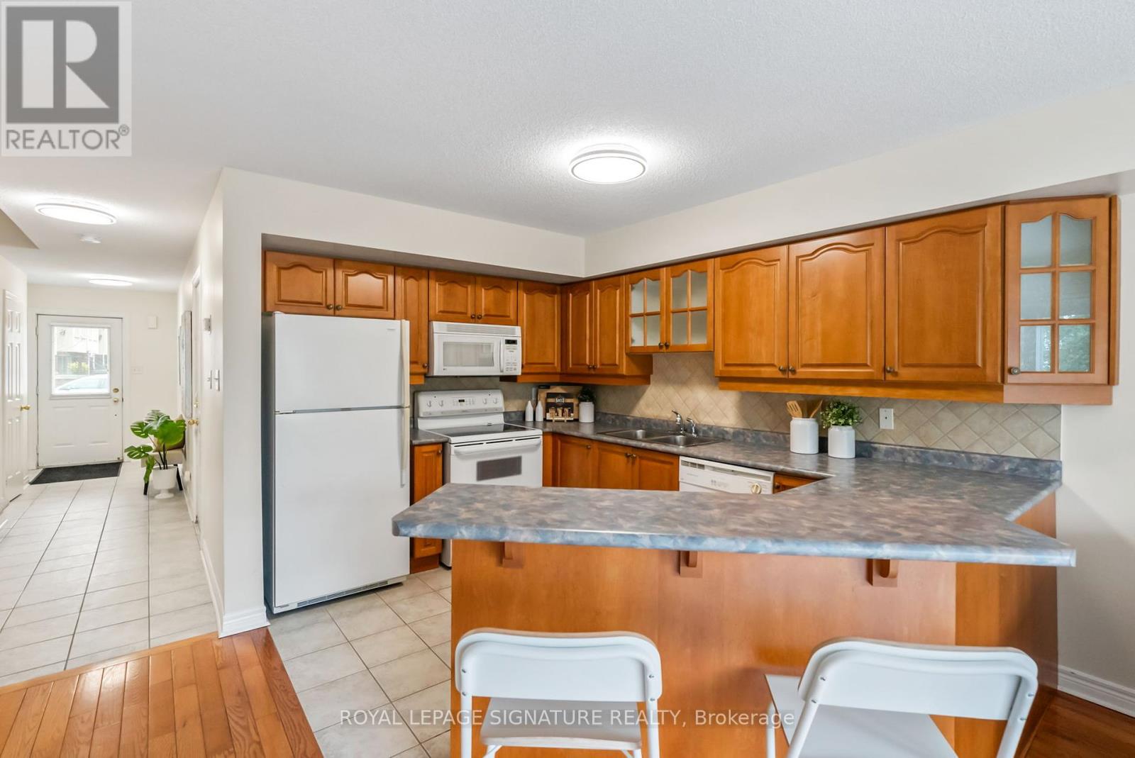 25 - 800 Dundas Street W, Mississauga, Ontario  L5C 4S8 - Photo 9 - W12427738