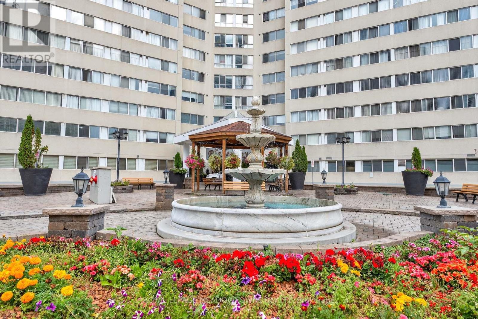 102 - 3695 Kaneff Crescent, Mississauga, Ontario  L5A 4B6 - Photo 2 - W12427741