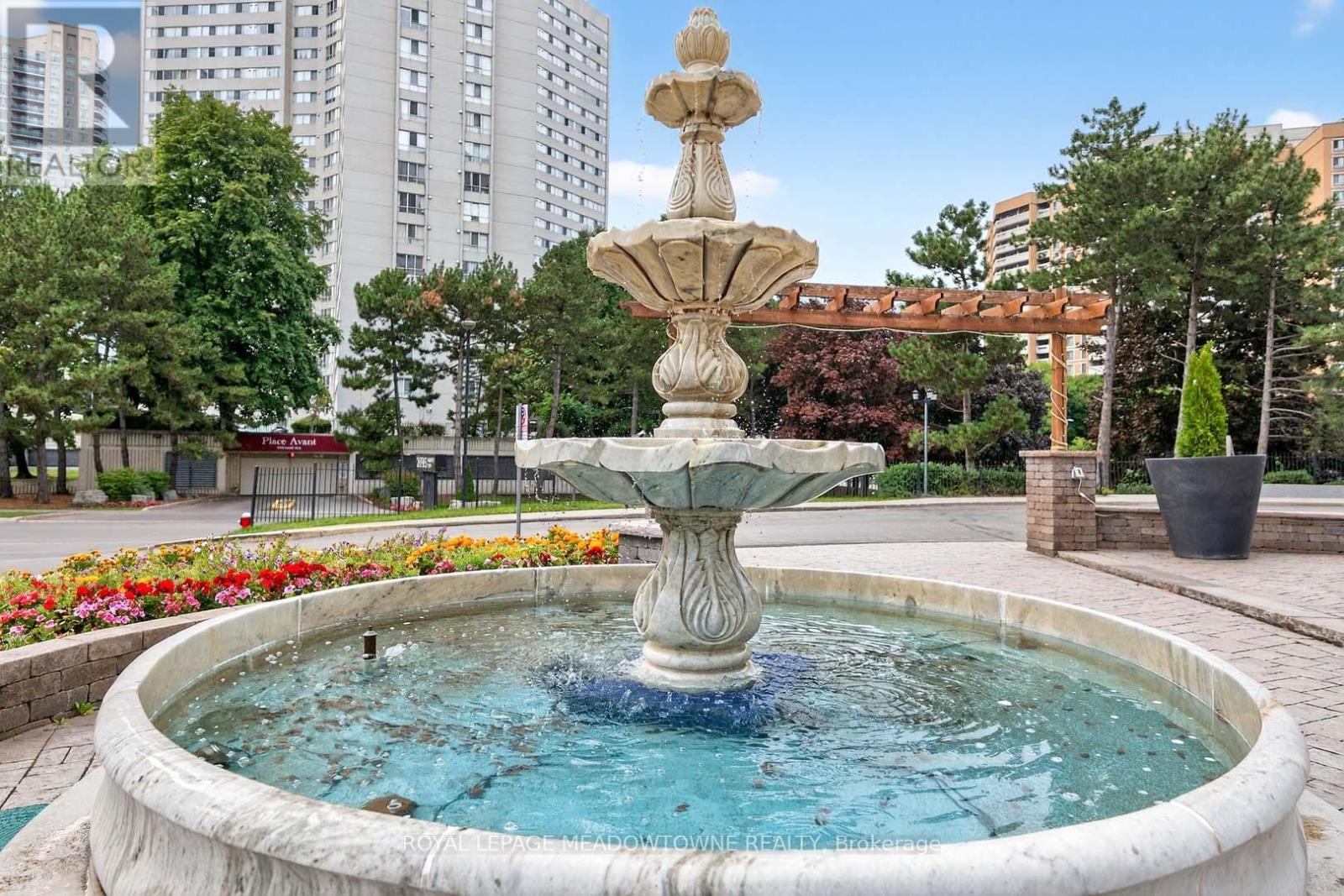 102 - 3695 Kaneff Crescent, Mississauga, Ontario  L5A 4B6 - Photo 3 - W12427741