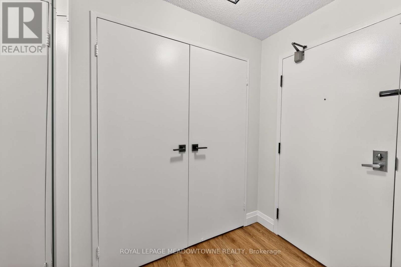 102 - 3695 Kaneff Crescent, Mississauga, Ontario  L5A 4B6 - Photo 7 - W12427741