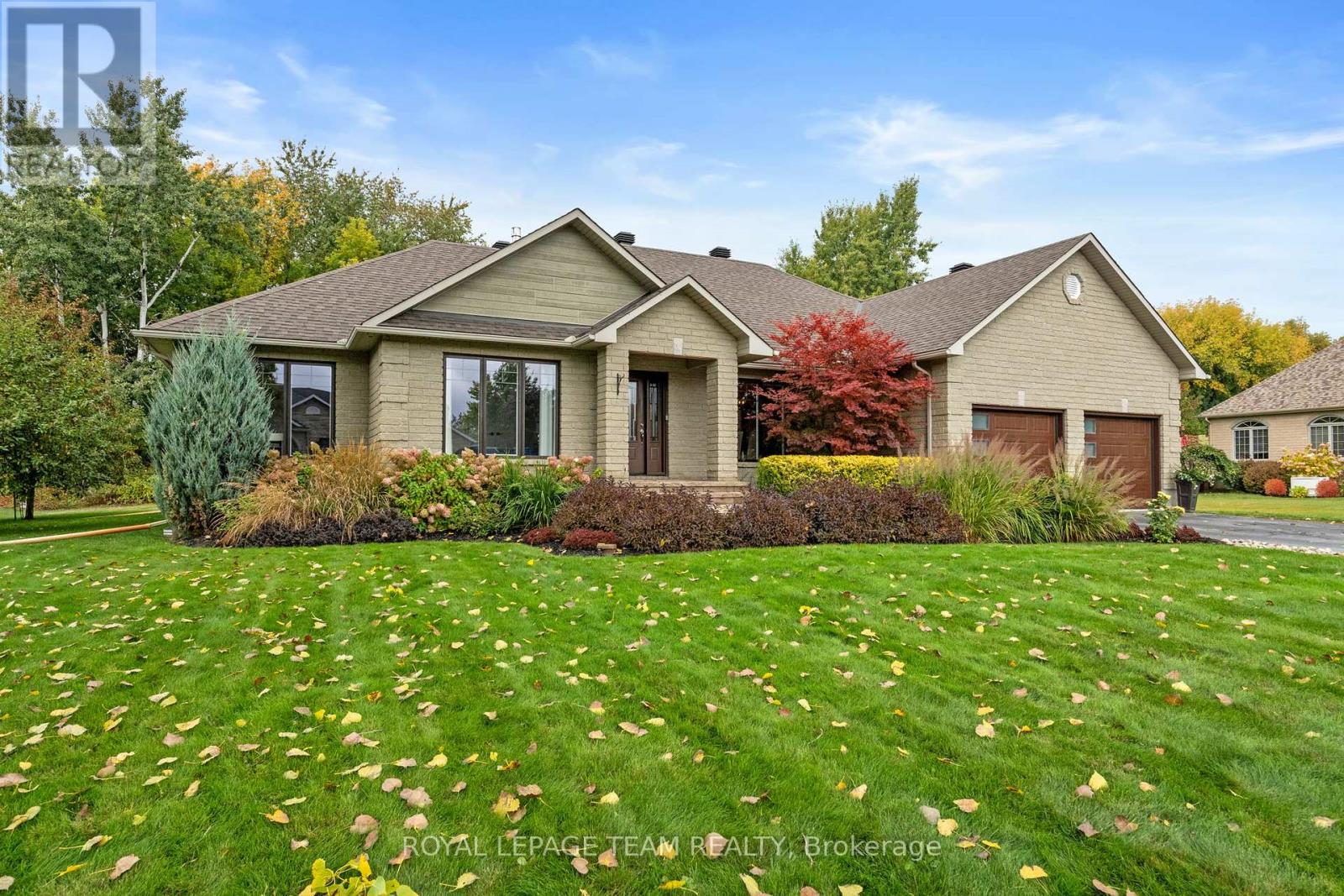 6903 Twin Lakes Avenue, Ottawa, Ontario  K4P 1P1 - Photo 2 - X12427764