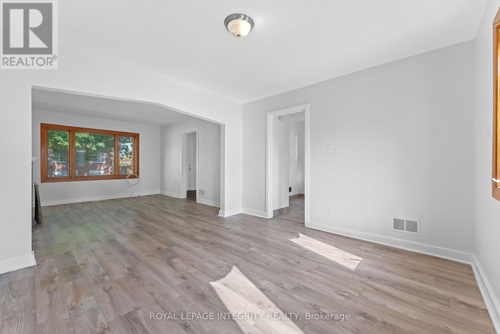 1350 Leaside Avenue, Ottawa, Ontario  K1Z 7R1 - Photo 3 - X12427766