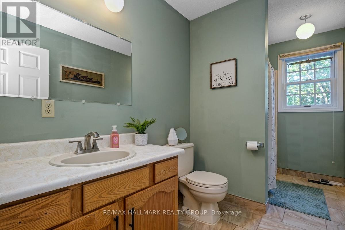 20 Hilltop Crescent S, North Grenville, Ontario  K0G 1J0 - Photo 14 - X12427772