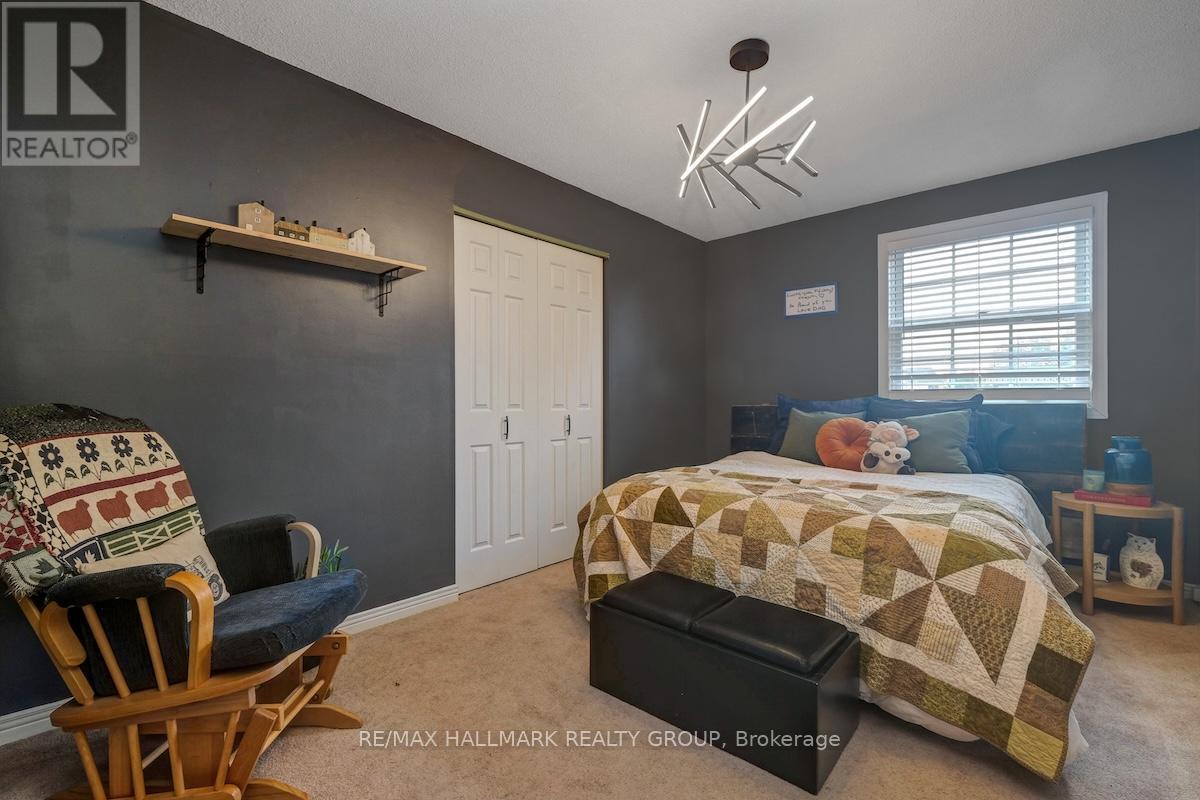20 Hilltop Crescent S, North Grenville, Ontario  K0G 1J0 - Photo 15 - X12427772