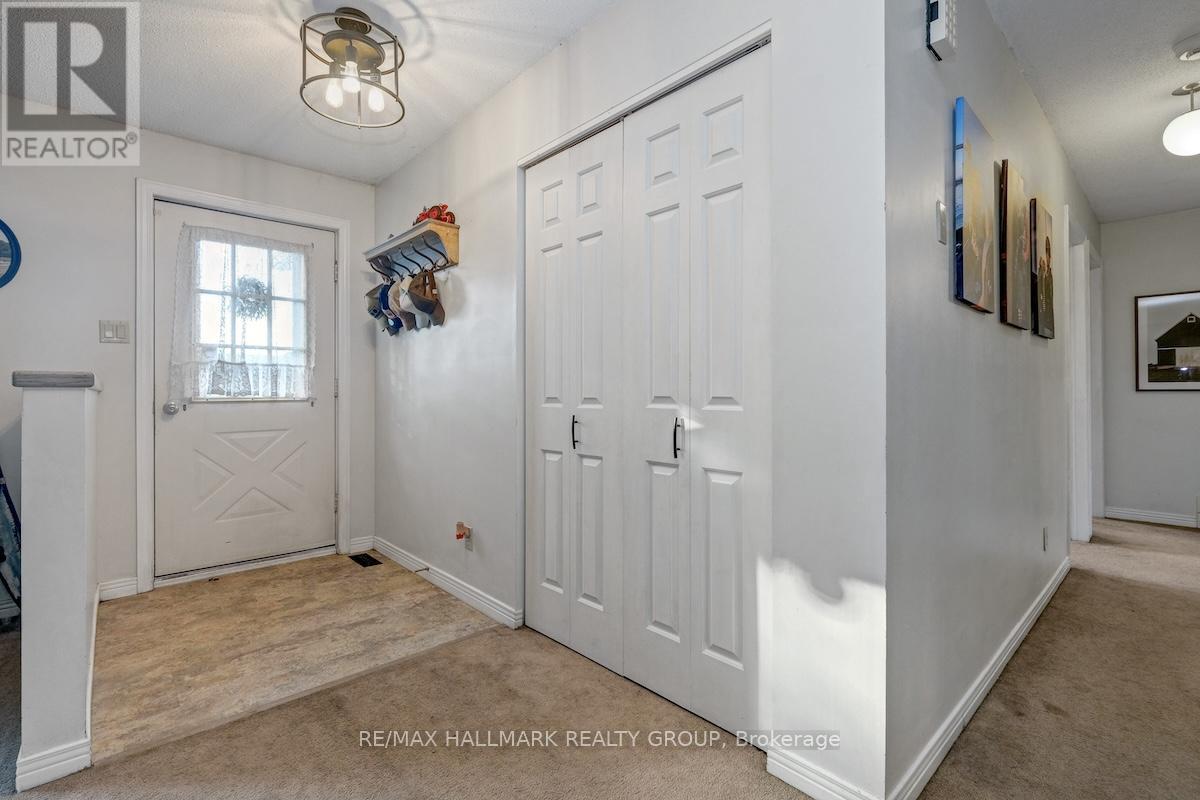 20 Hilltop Crescent S, North Grenville, Ontario  K0G 1J0 - Photo 3 - X12427772