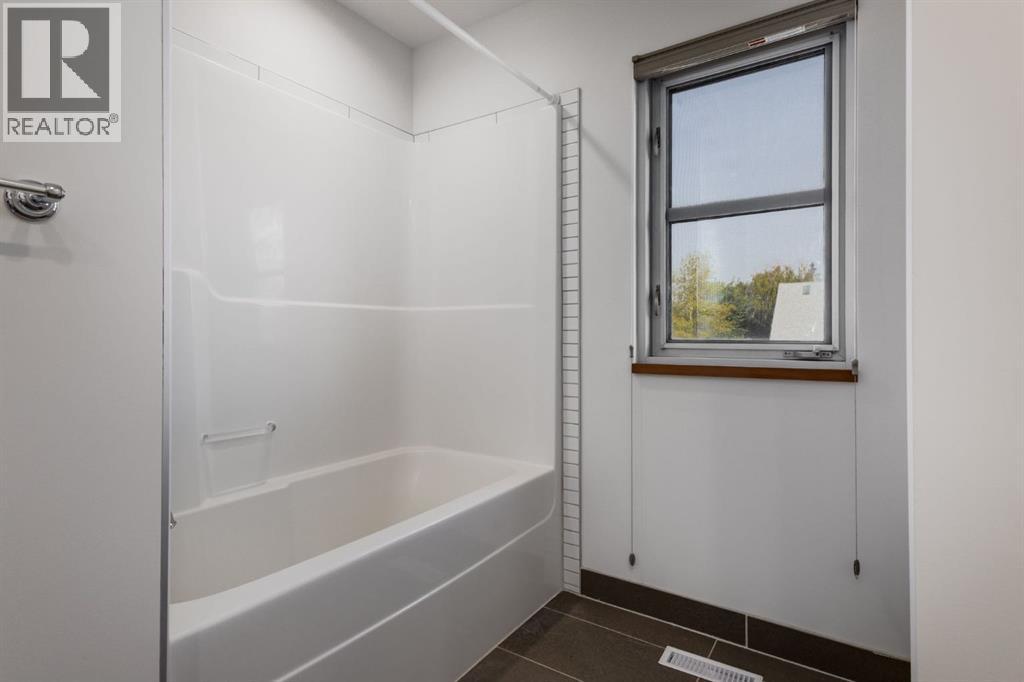 2 Deibert Close Sw, High River, Alberta  T1V 1C2 - Photo 38 - A2260145