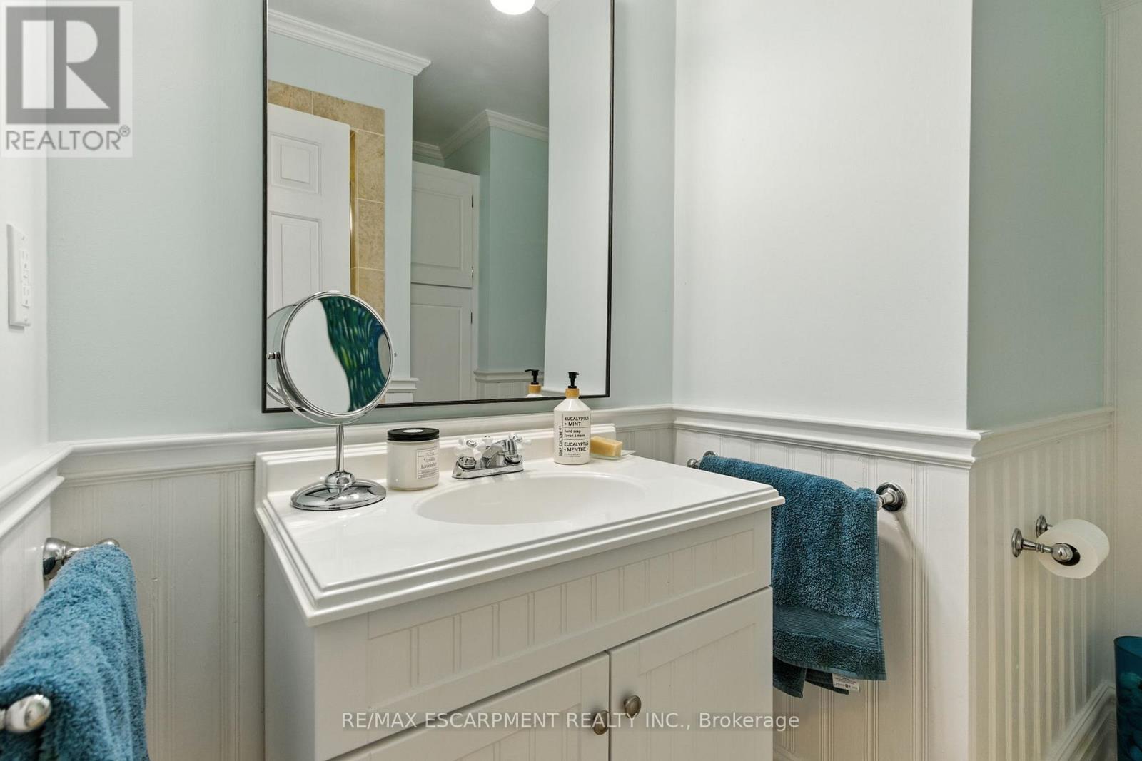 24 Meander Close, Hamilton, Ontario  L0R 1H1 - Photo 25 - X12427747