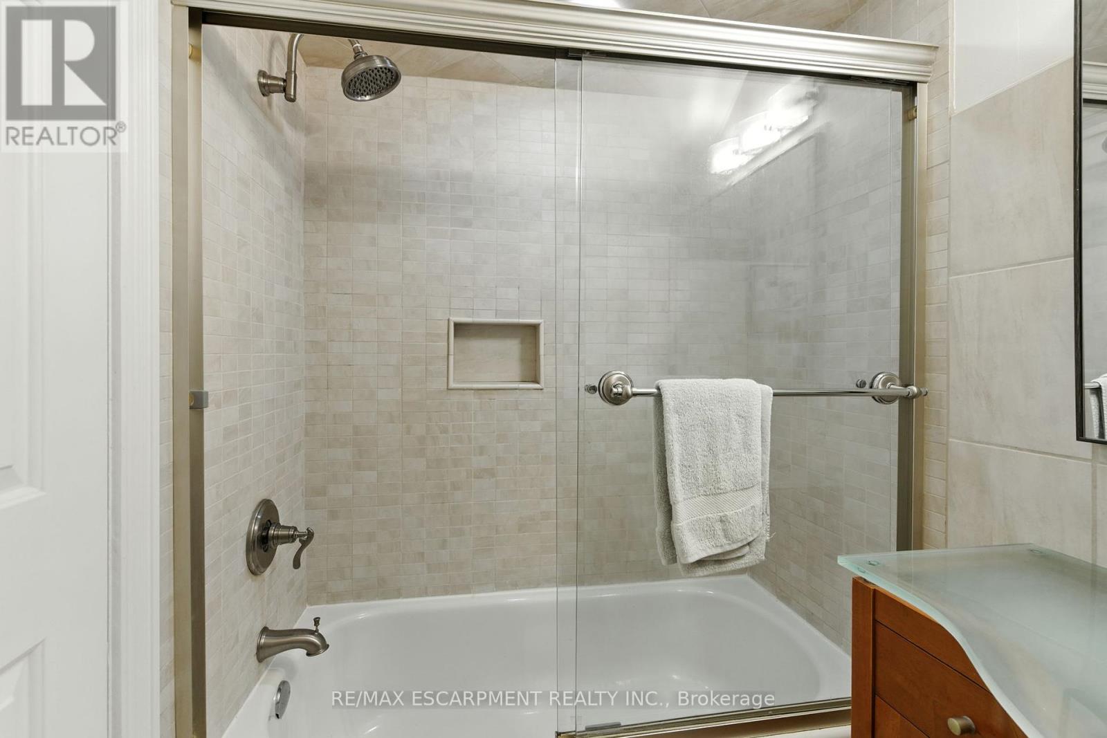 24 Meander Close, Hamilton, Ontario  L0R 1H1 - Photo 35 - X12427747