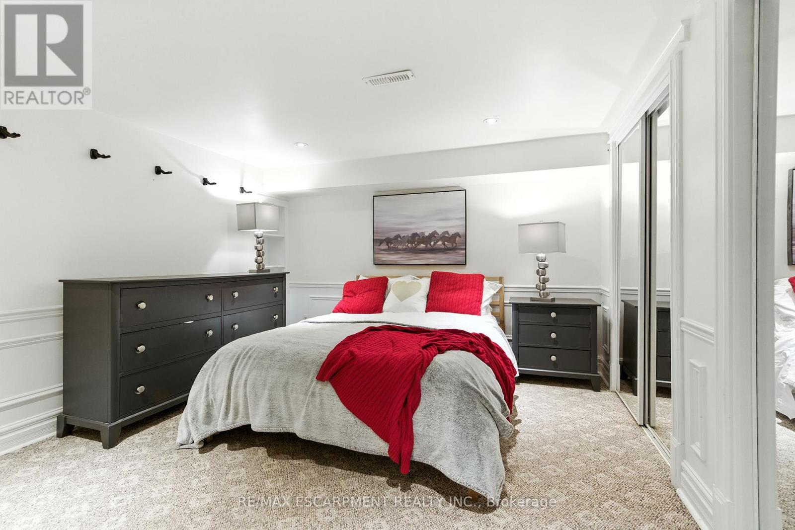 24 Meander Close, Hamilton, Ontario  L0R 1H1 - Photo 38 - X12427747