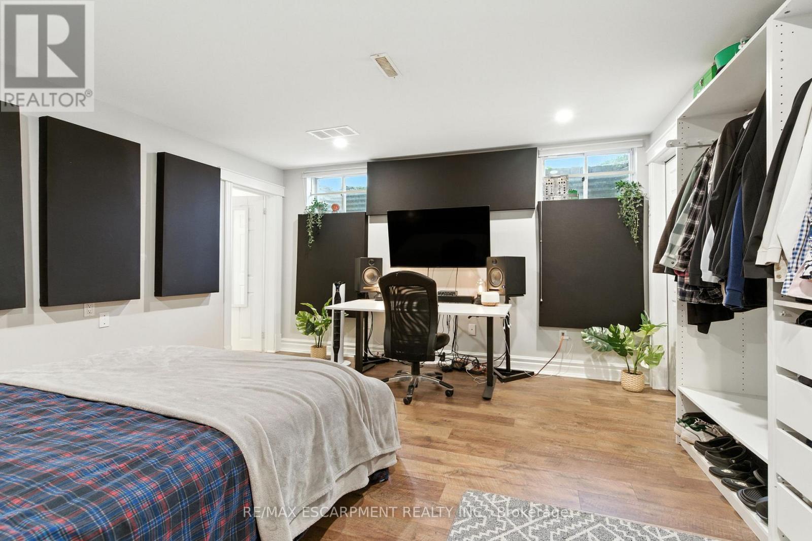 24 Meander Close, Hamilton, Ontario  L0R 1H1 - Photo 41 - X12427747