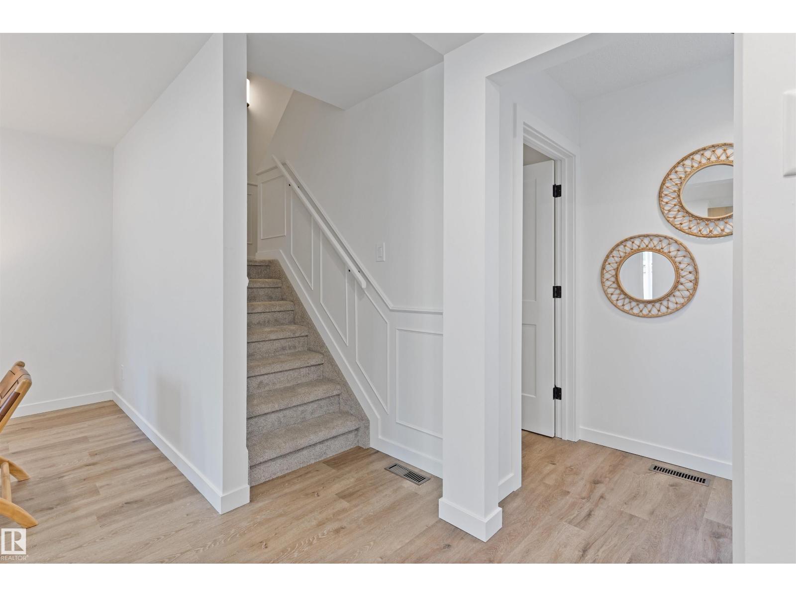 70 Amberly Ct Nw, Edmonton, Alberta  T5A 0H9 - Photo 4 - E4459569