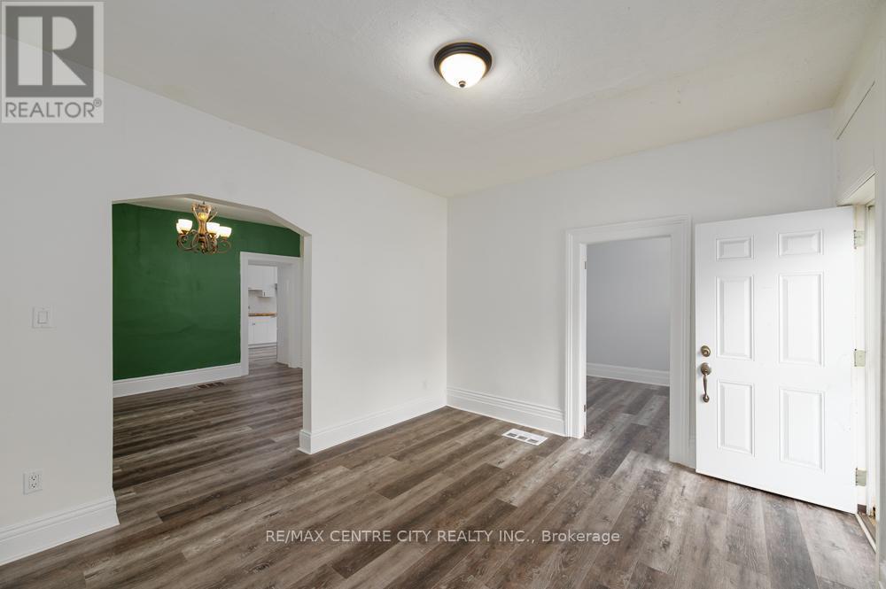 98 Oak Street, London East, Ontario  N5Z 2H6 - Photo 11 - X12388292
