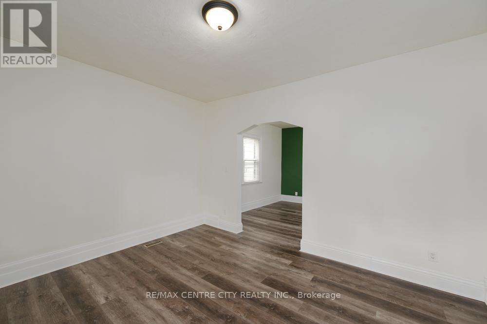 98 Oak Street, London East, Ontario  N5Z 2H6 - Photo 12 - X12388292