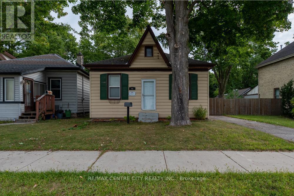 98 Oak Street, London East, Ontario  N5Z 2H6 - Photo 2 - X12388292