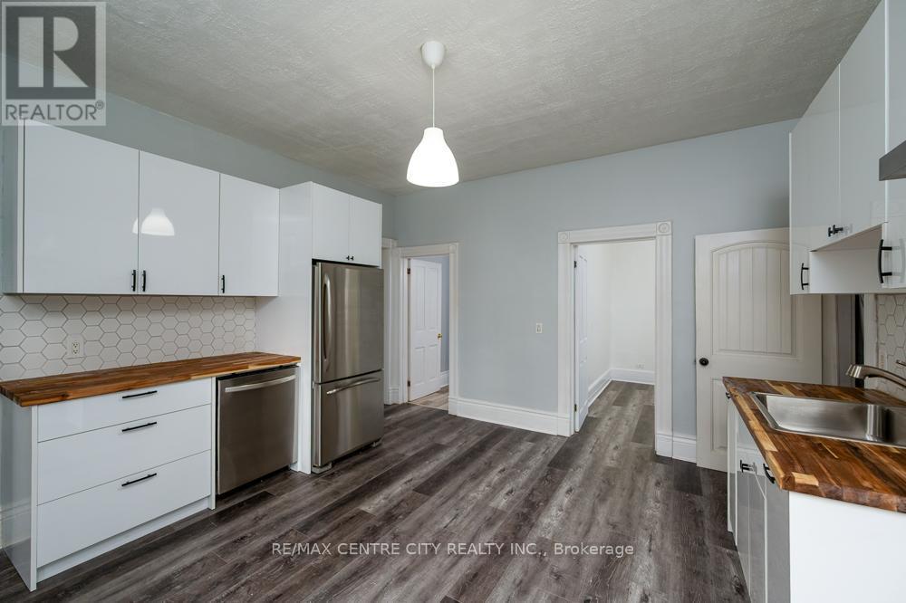 98 Oak Street, London East, Ontario  N5Z 2H6 - Photo 3 - X12388292