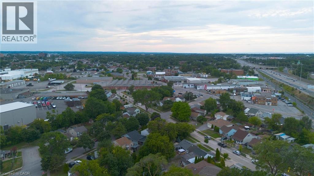11 Elmwood Avenue, St. Catharines, Ontario  L2R 2T5 - Photo 7 - 40765016