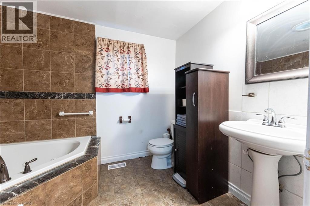 11 Elmwood Avenue, St. Catharines, Ontario  L2R 2T5 - Photo 18 - 40765016