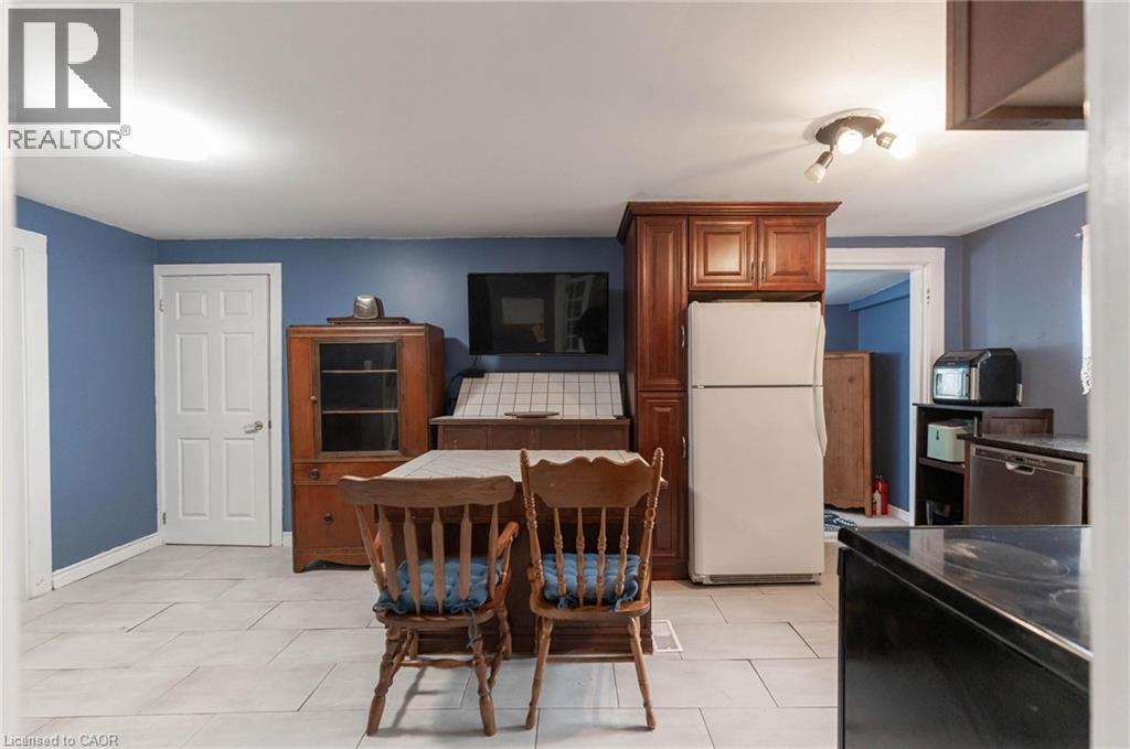 11 Elmwood Avenue, St. Catharines, Ontario  L2R 2T5 - Photo 9 - 40765016