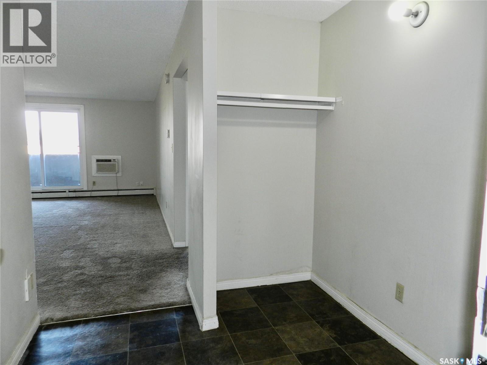 305 510 Laurier Street, Moose Jaw, Saskatchewan  S6H 6X6 - Photo 2 - SK019425