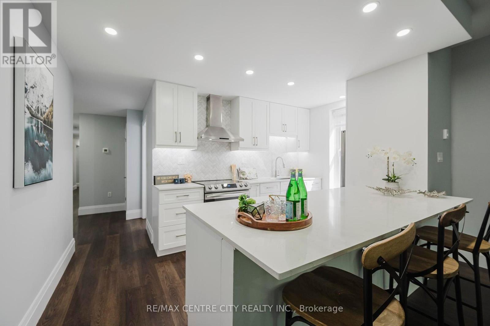 Photo 11 of 23 for 309 - 460 Wellington Street