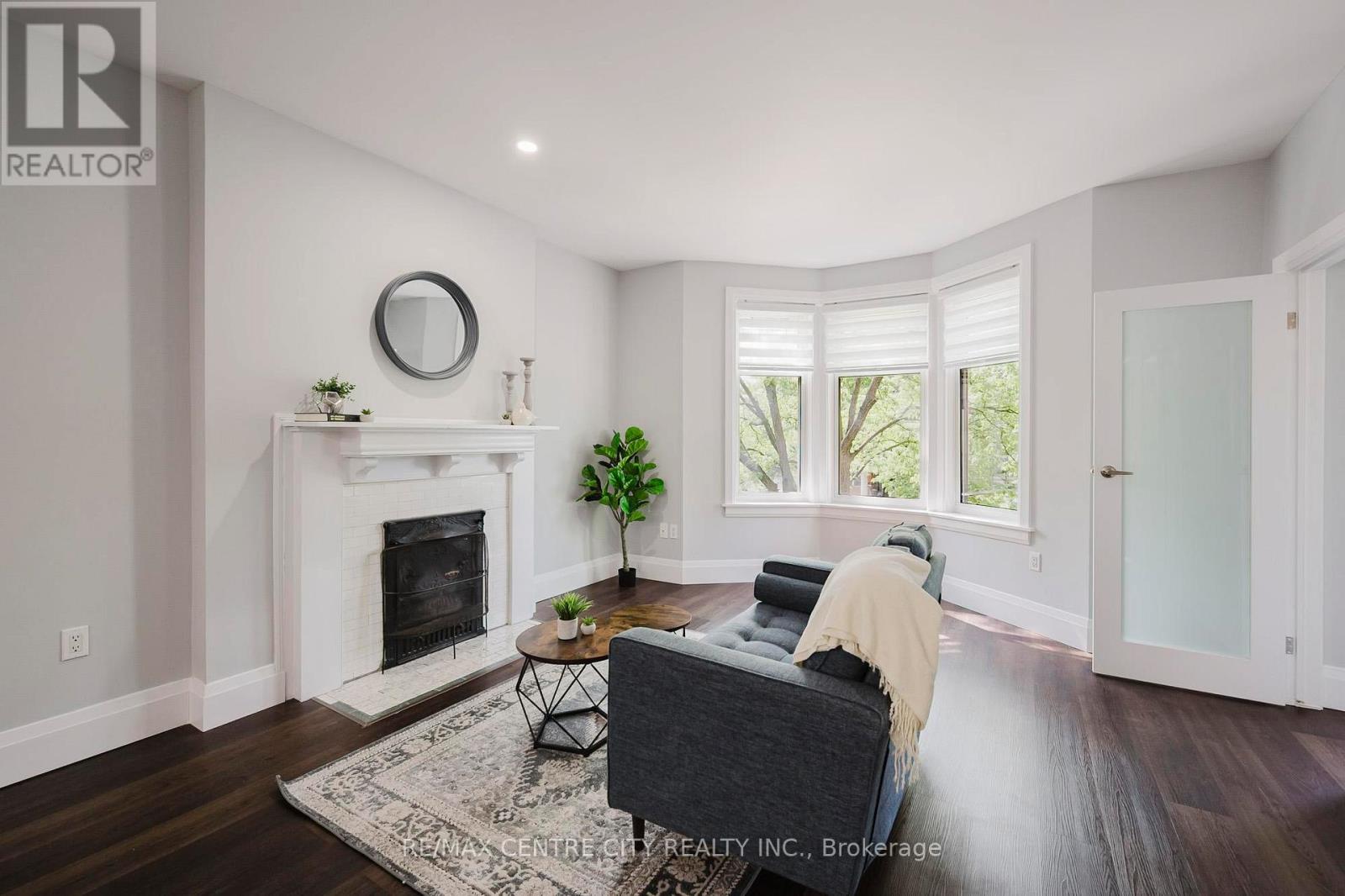 Photo 16 of 23 for 309 - 460 Wellington Street