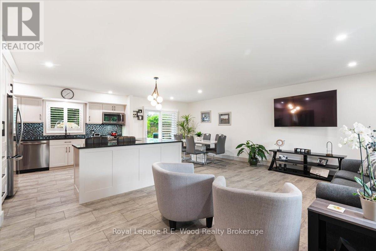 32 Devon Court, Tillsonburg, Ontario  N4G 4K6 - Photo 3 - X12427789