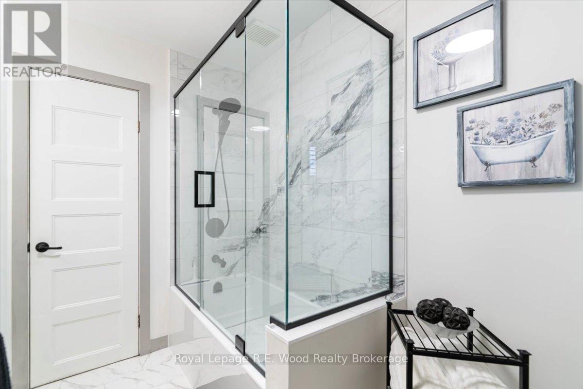 Photo 8 at 32 Devon Court, Tillsonburg Photo 8 at 32 Devon Court, Tillsonburg