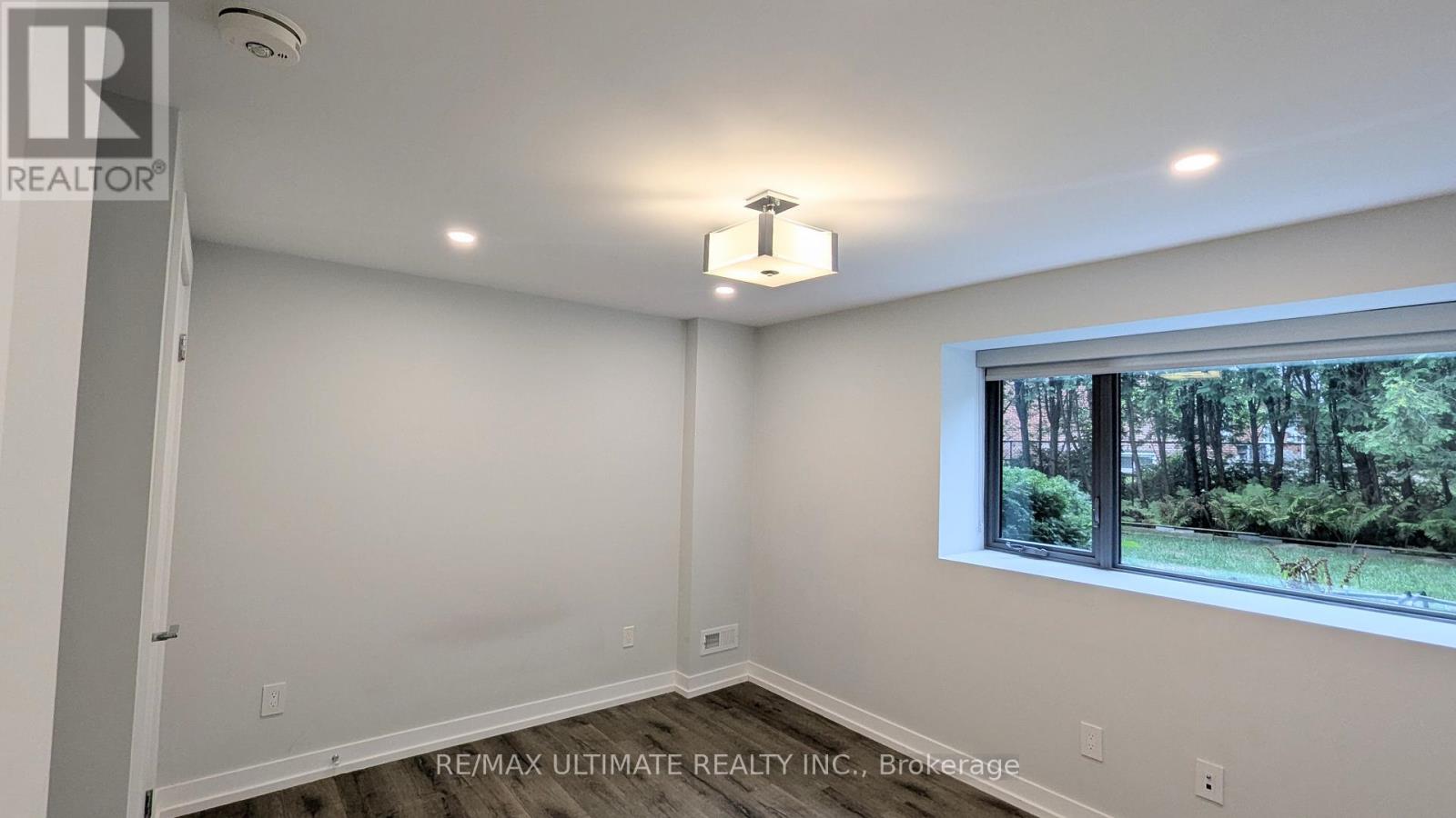 Lower - 1101 Lakeshore Road W, Oakville, Ontario  L6L 1E7 - Photo 18 - W12421636