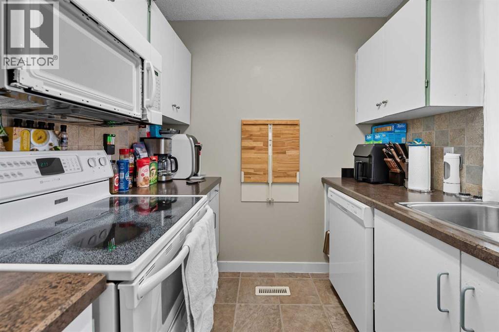 201, 829 Coach Bluff Crescent Sw, Calgary, Alberta  T3H 1B1 - Photo 5 - A2260118