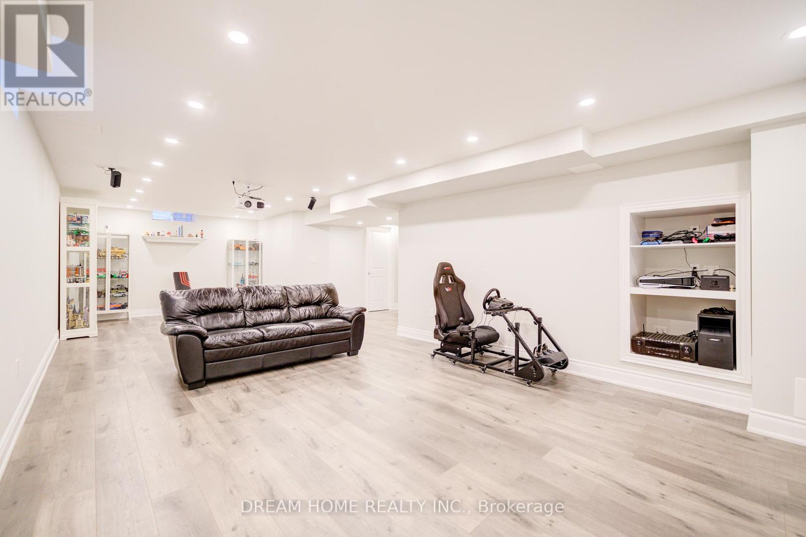 41 Mynden Way, Newmarket, Ontario  L3X 3A8 - Photo 26 - N12427801