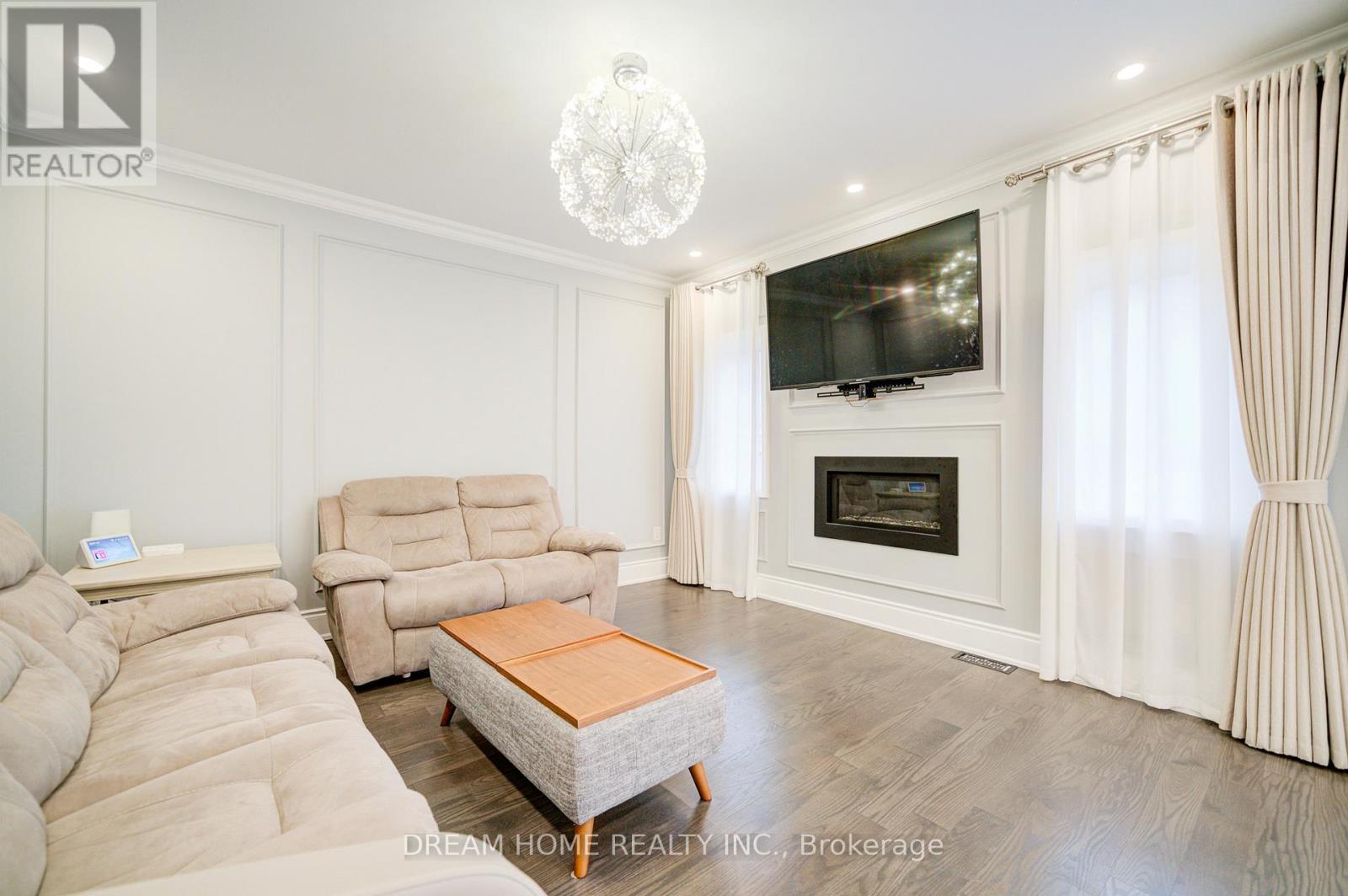 41 Mynden Way, Newmarket, Ontario  L3X 3A8 - Photo 6 - N12427801
