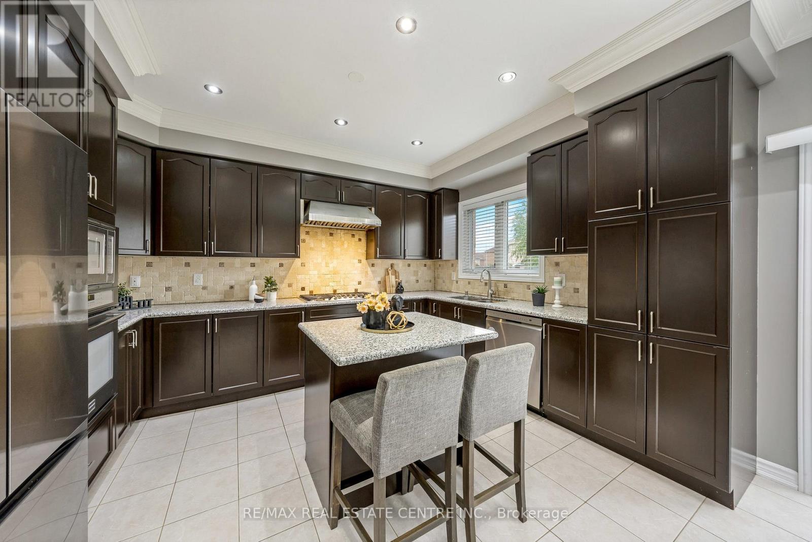 1244 Ruddy Crescent, Milton, Ontario  L9T 8M2 - Photo 13 - W12427778