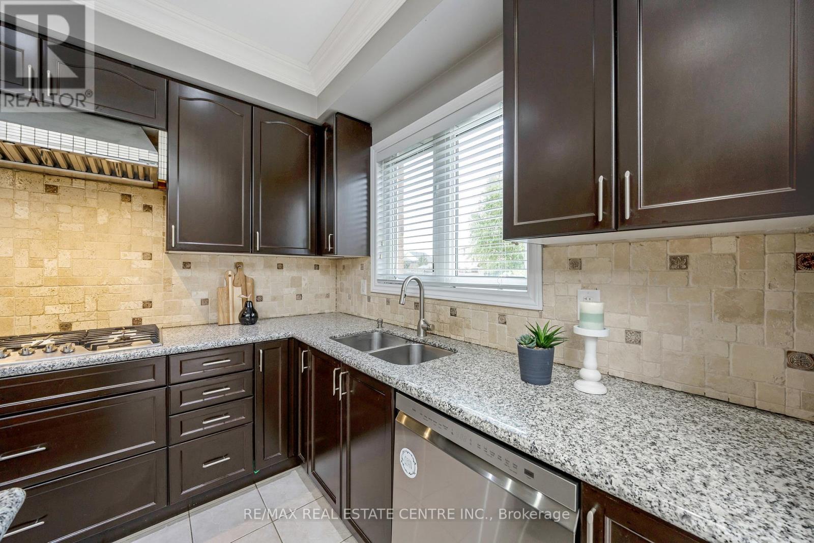 1244 Ruddy Crescent, Milton, Ontario  L9T 8M2 - Photo 15 - W12427778