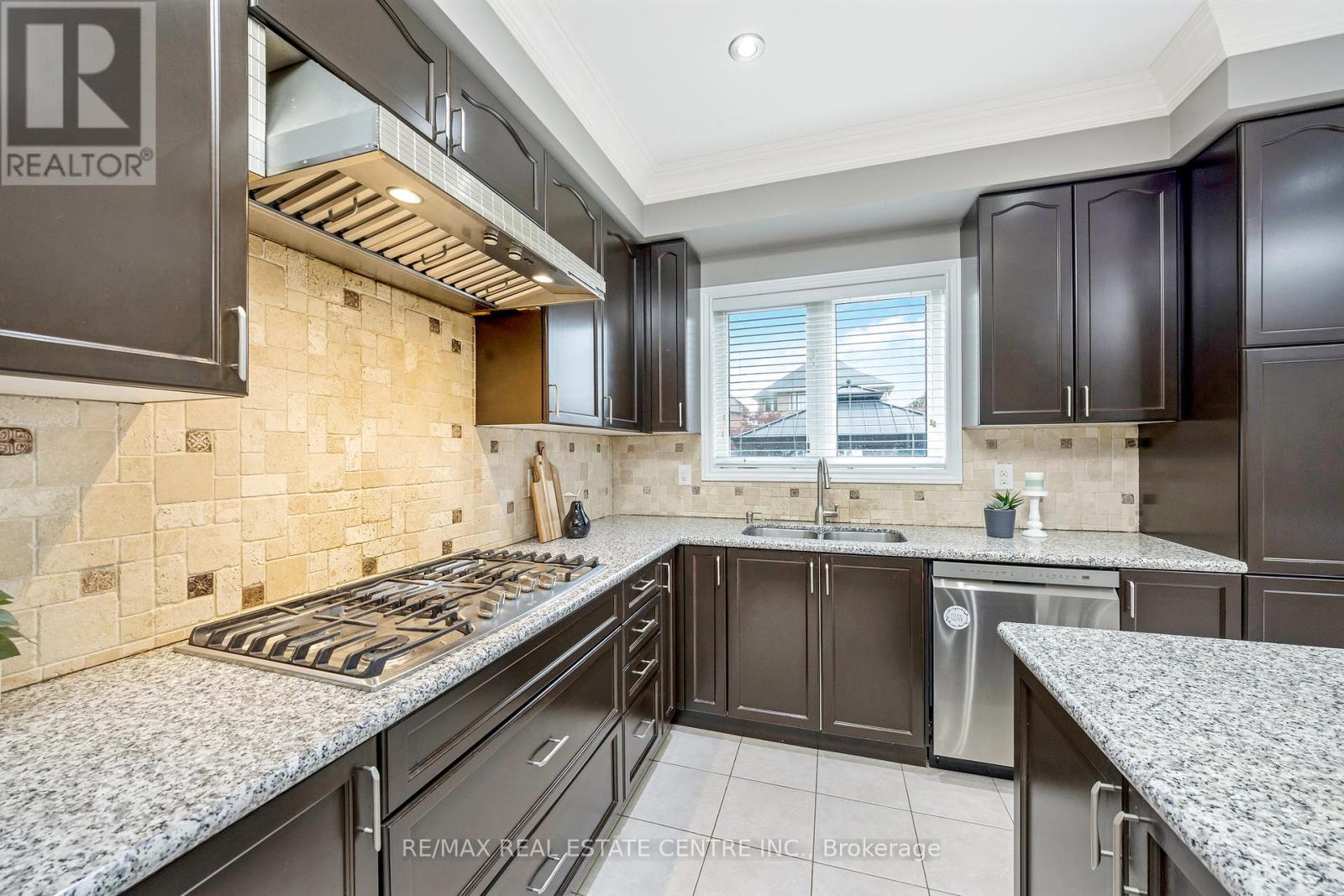 1244 Ruddy Crescent, Milton, Ontario  L9T 8M2 - Photo 17 - W12427778