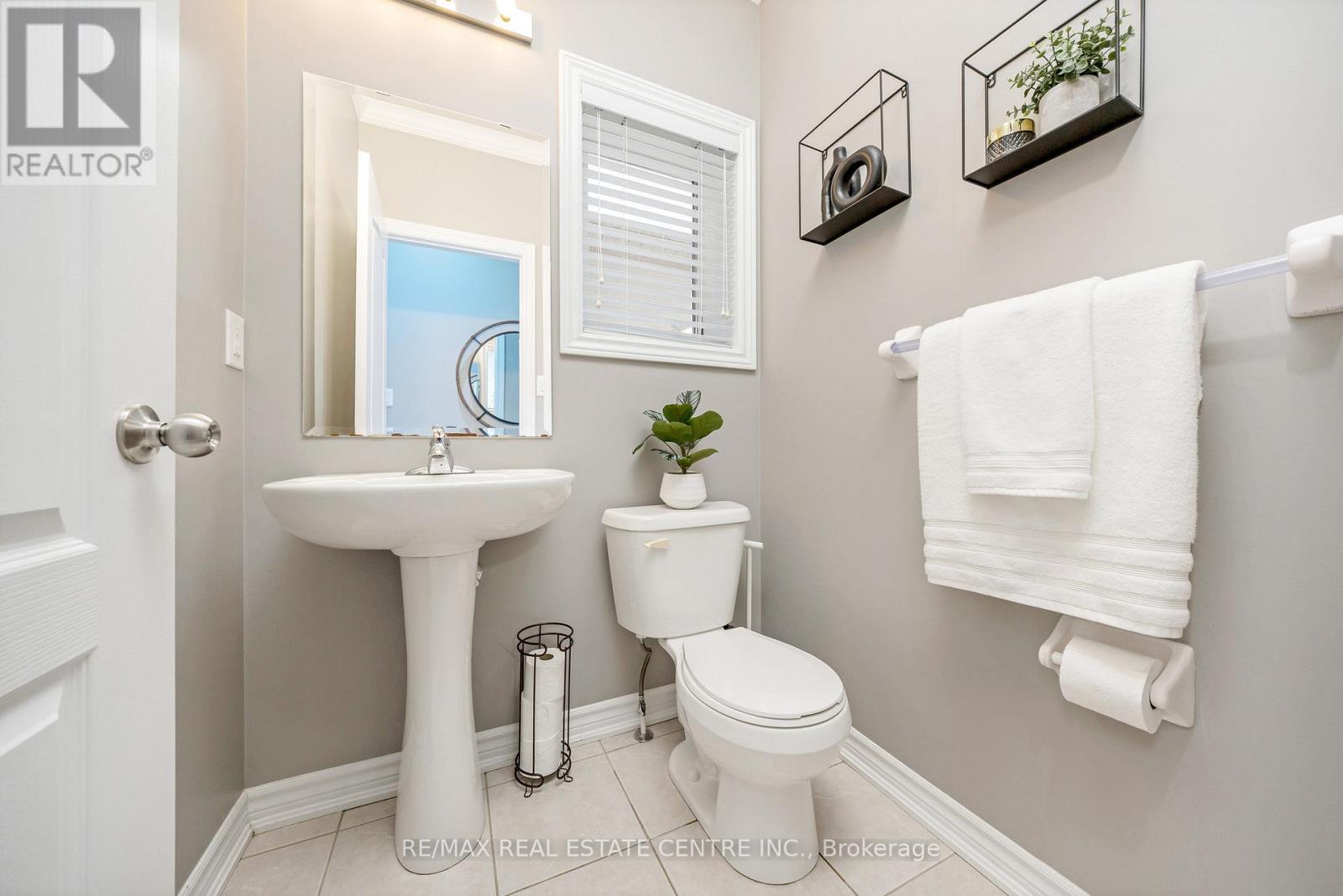 1244 Ruddy Crescent, Milton, Ontario  L9T 8M2 - Photo 19 - W12427778