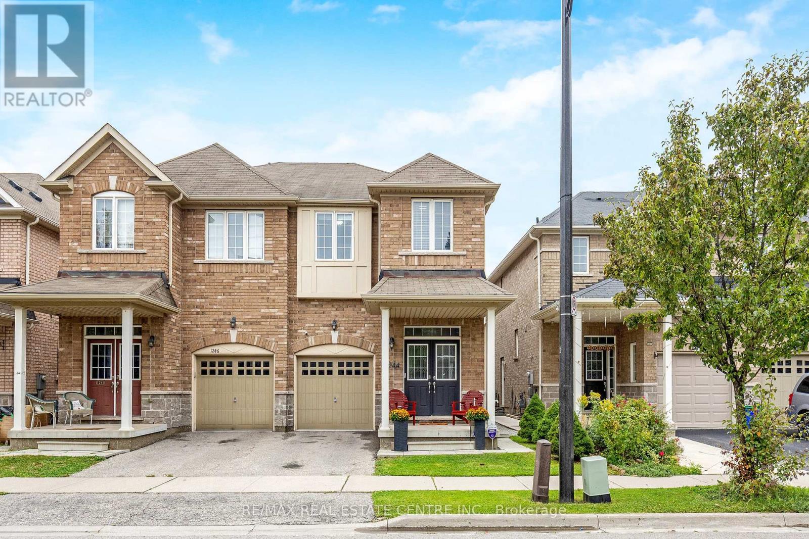 1244 Ruddy Crescent, Milton, Ontario  L9T 8M2 - Photo 2 - W12427778