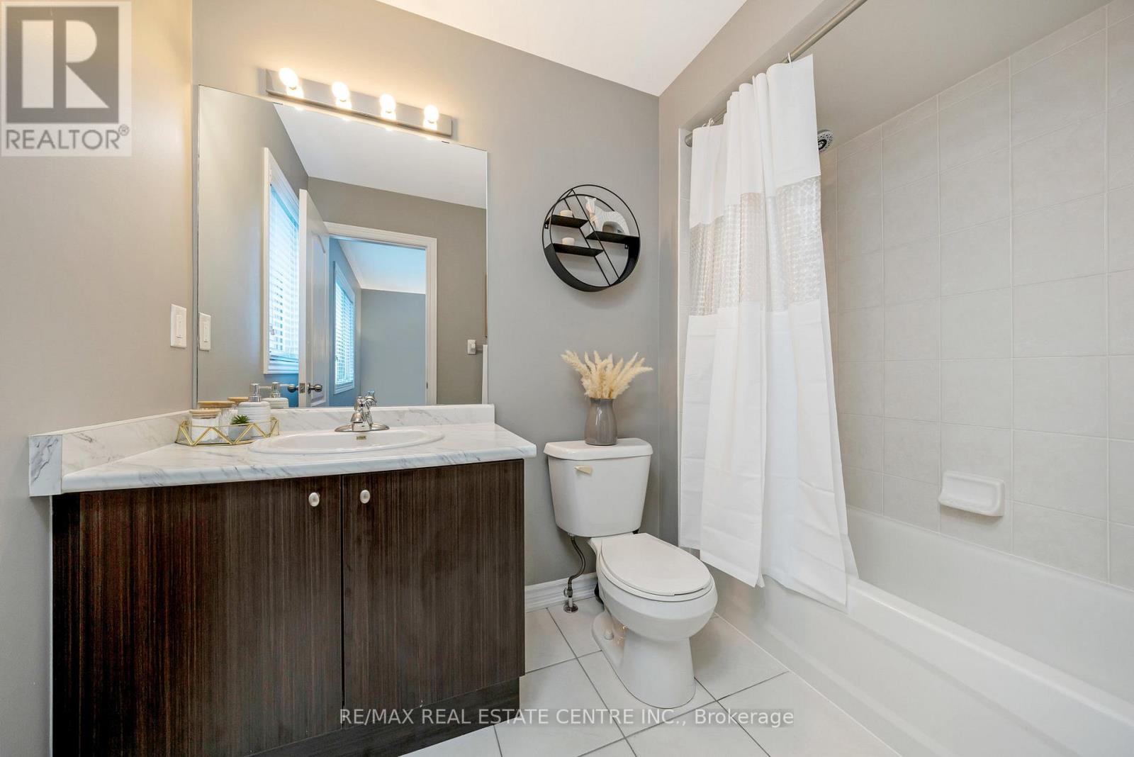 1244 Ruddy Crescent, Milton, Ontario  L9T 8M2 - Photo 24 - W12427778