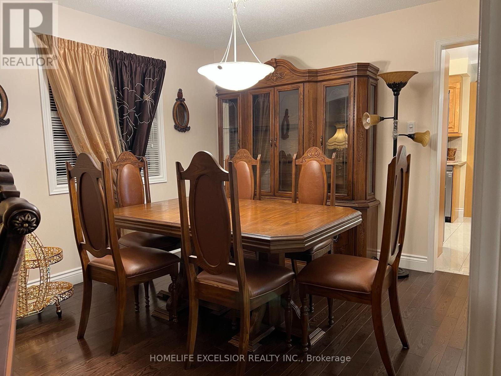 3408 Water Lily Court, Mississauga, Ontario  L5N 6B5 - Photo 6 - W12427781