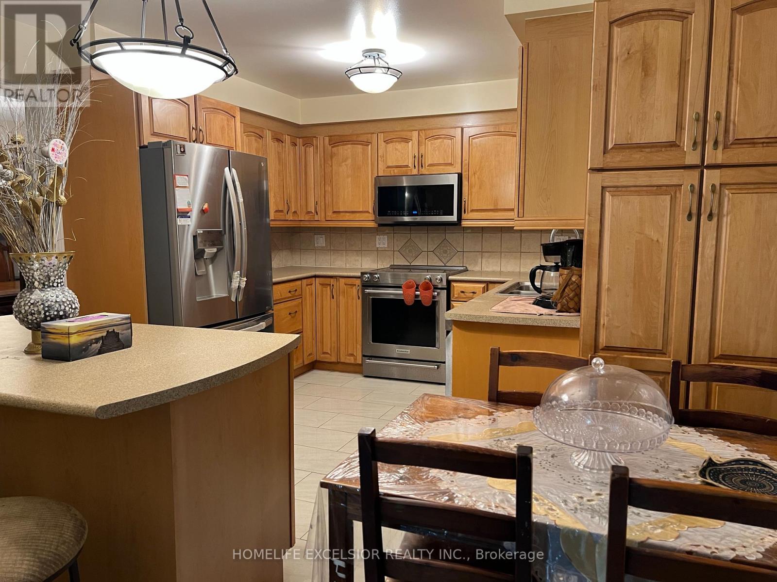 3408 Water Lily Court, Mississauga, Ontario  L5N 6B5 - Photo 8 - W12427781
