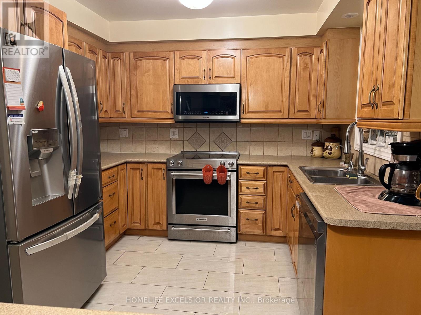 3408 Water Lily Court, Mississauga, Ontario  L5N 6B5 - Photo 9 - W12427781