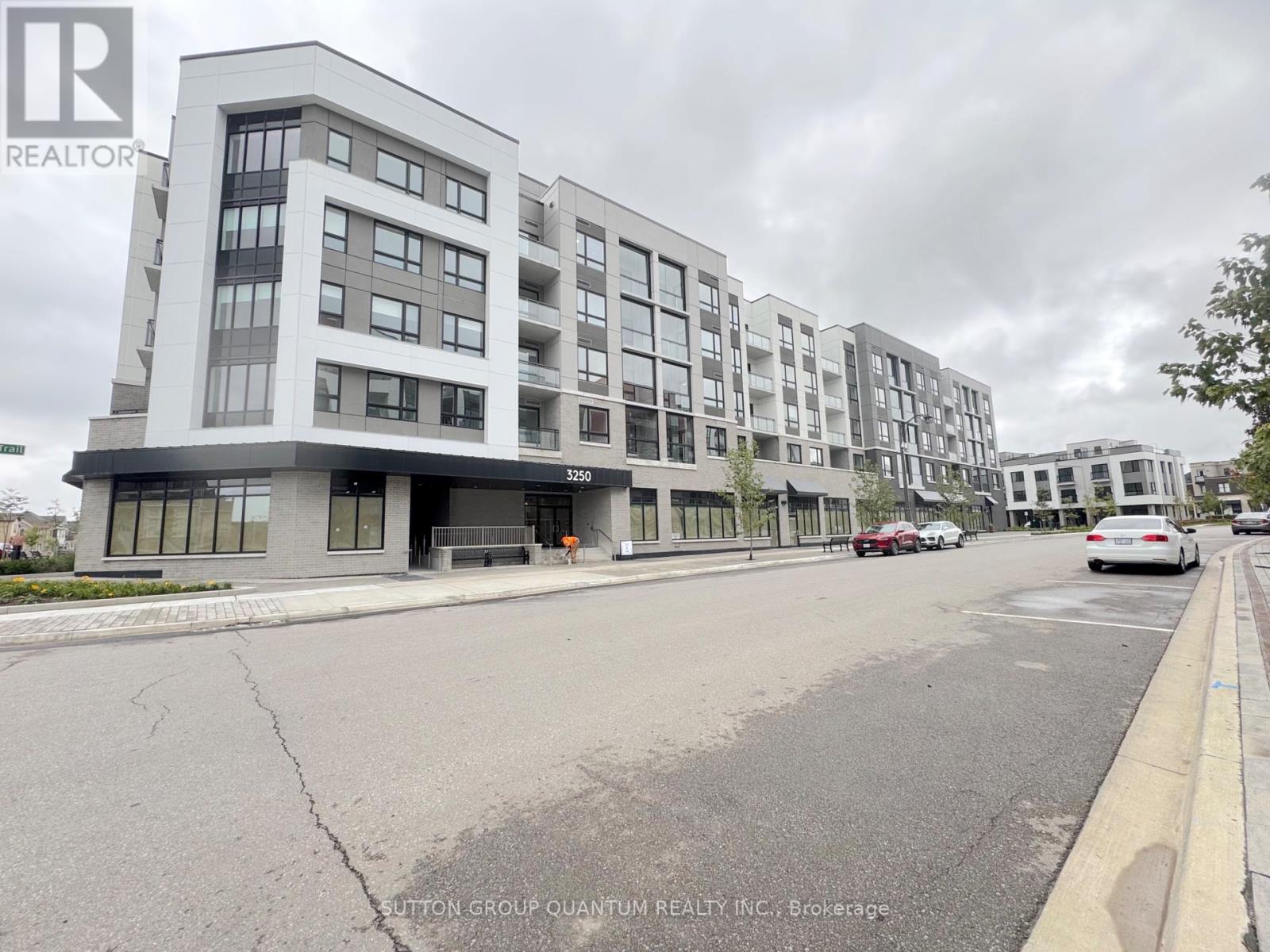 104 - 3250 CARDING MILL TRAIL, Oakville, Ontario