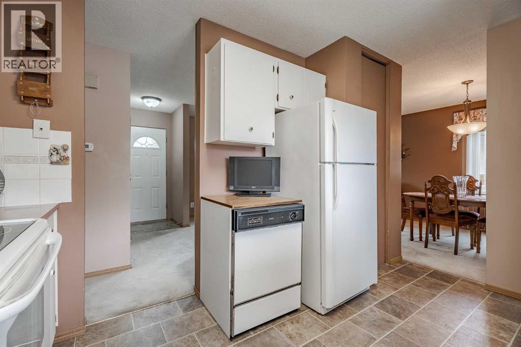 60 Marbrooke Circle Ne, Calgary, Alberta  T2A 2W6 - Photo 18 - A2224390