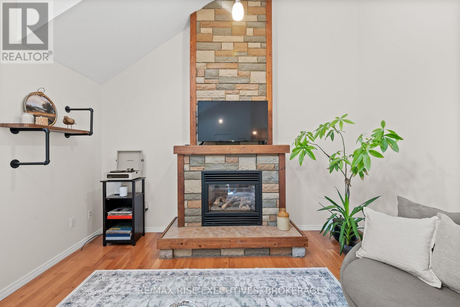 63 Sunnyside Road, Rideau Lakes, Ontario  K0G 1X0 - Photo 5 - X12331106