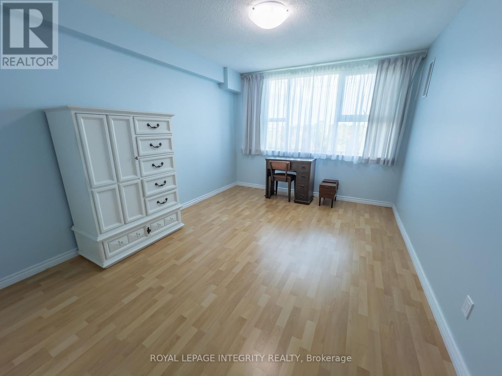 1008 - 555 Brittany Drive, Ottawa, Ontario  K1K 4C5 - Photo 22 - X12427059