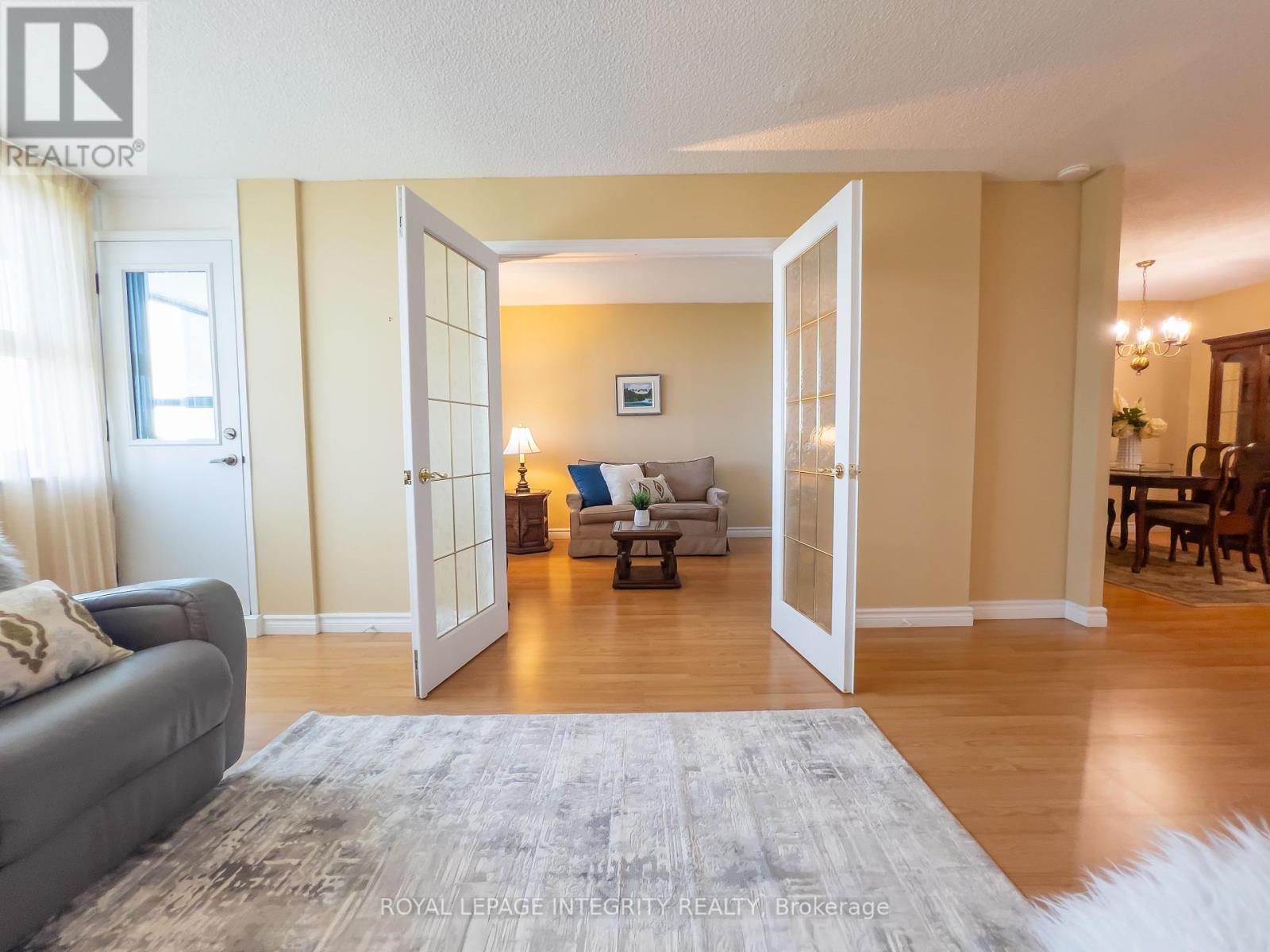 1008 - 555 Brittany Drive, Ottawa, Ontario  K1K 4C5 - Photo 15 - X12427059